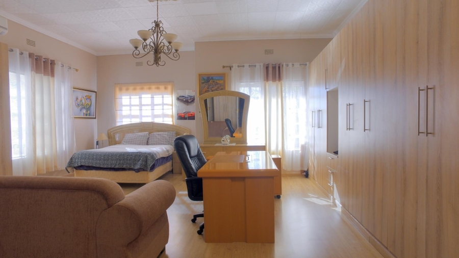 5 Bedroom Property for Sale in Azalea Park North West